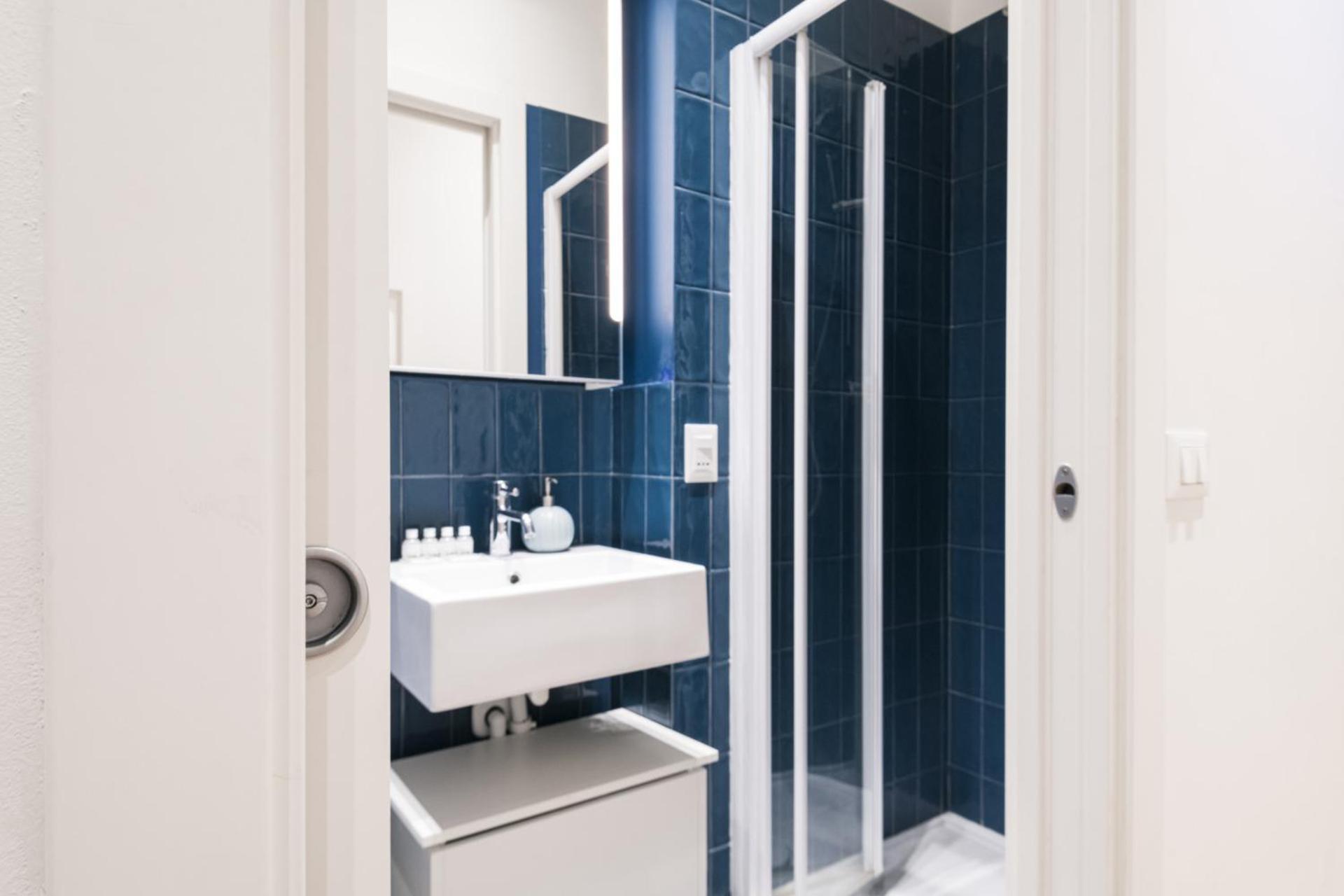 Easylife-luminoso In Zona Garibaldifs Milano